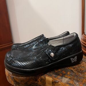 Alegria Kara Oceanic KAR-468X Black Blue Metallic Women Clog Size 7-7.5